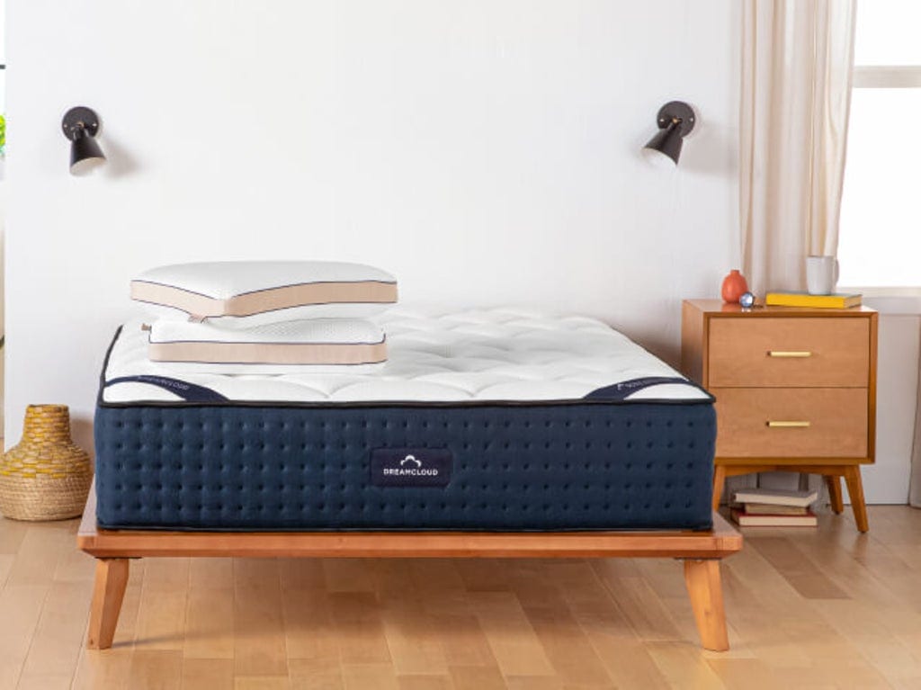 queen-size dreamcloud mattress