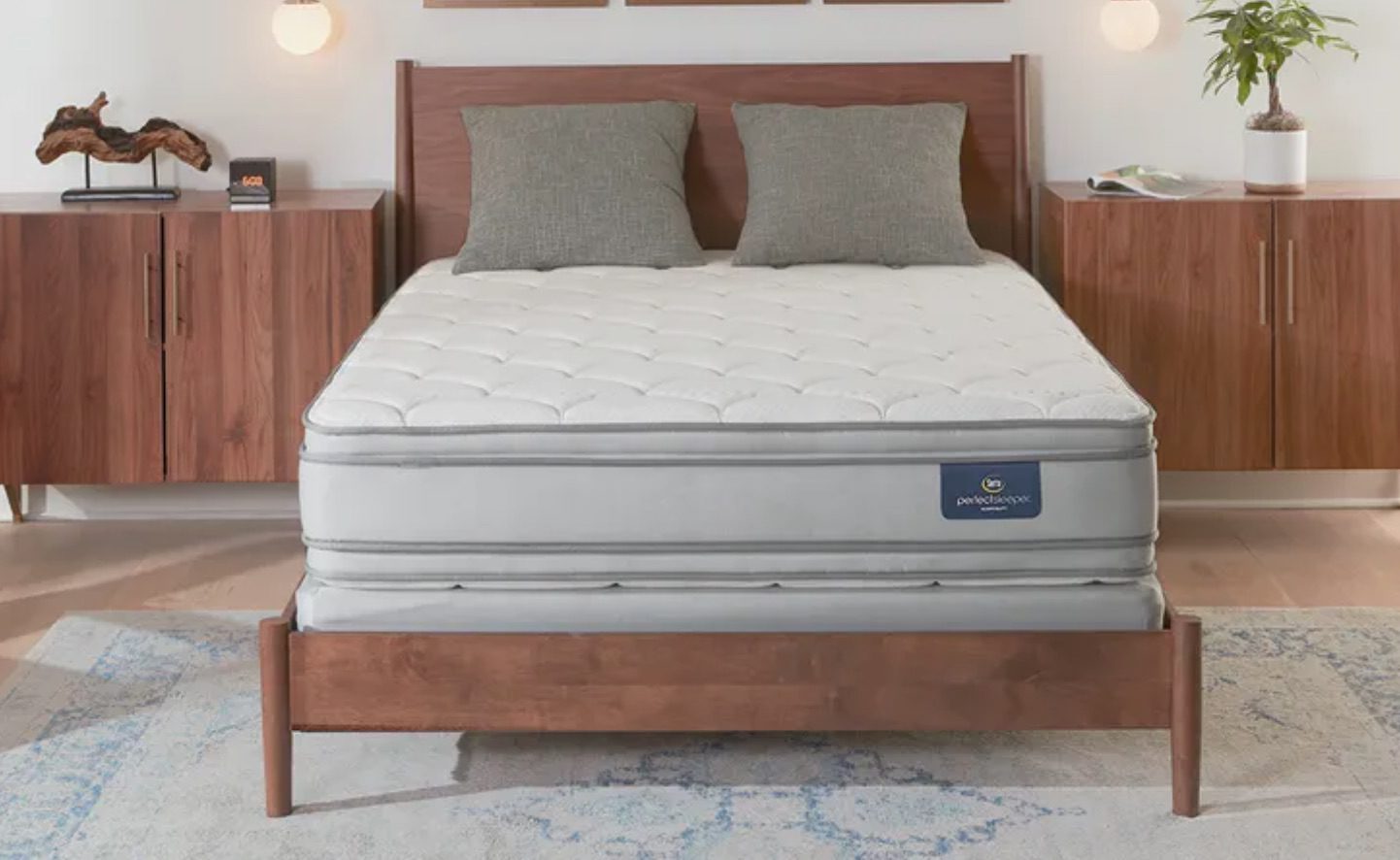 Product page photo of the Serta Perfect Sleeper Hotel Signature Suite Euro Top