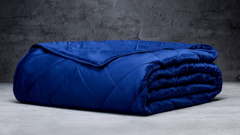 Product page photo of the Luxome Lightweight Blanket