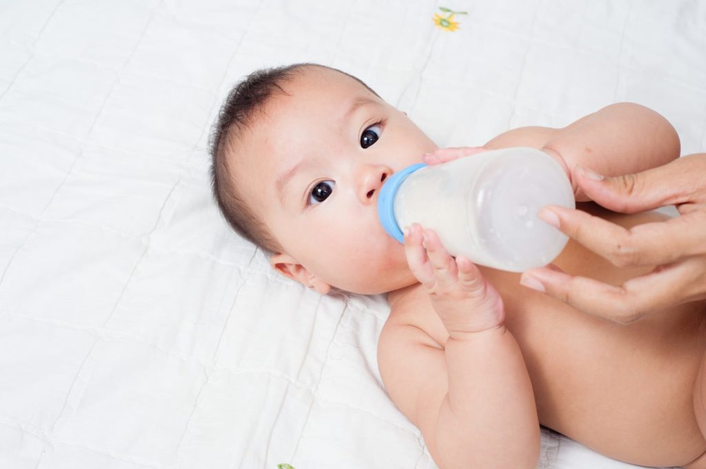 6 month baby milk eating bottle