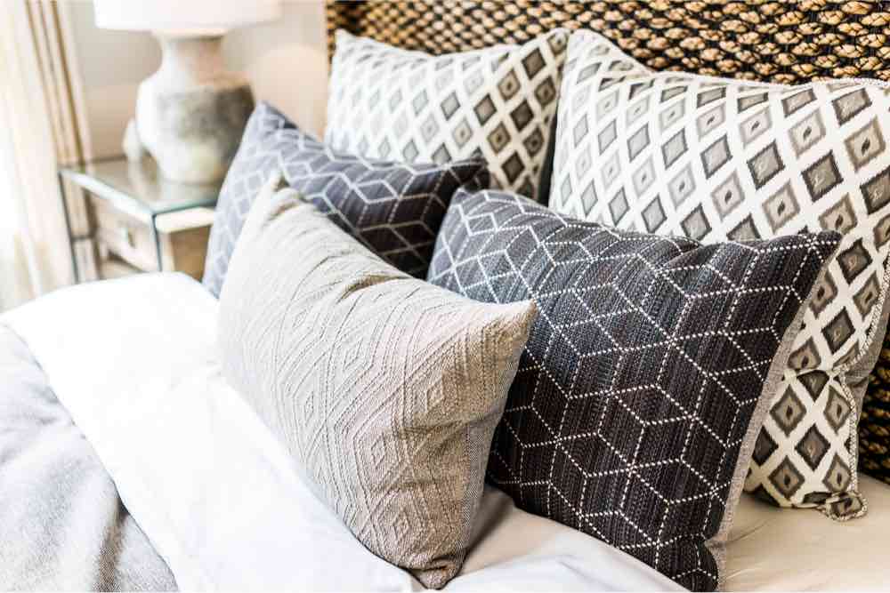 Pillow Reviews Pillow Reviews Hero