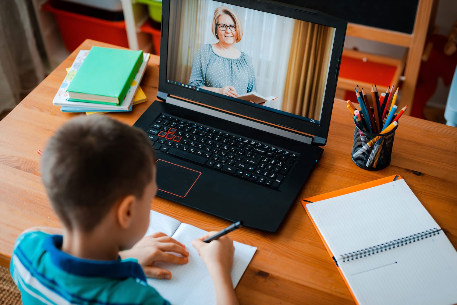 child learning online