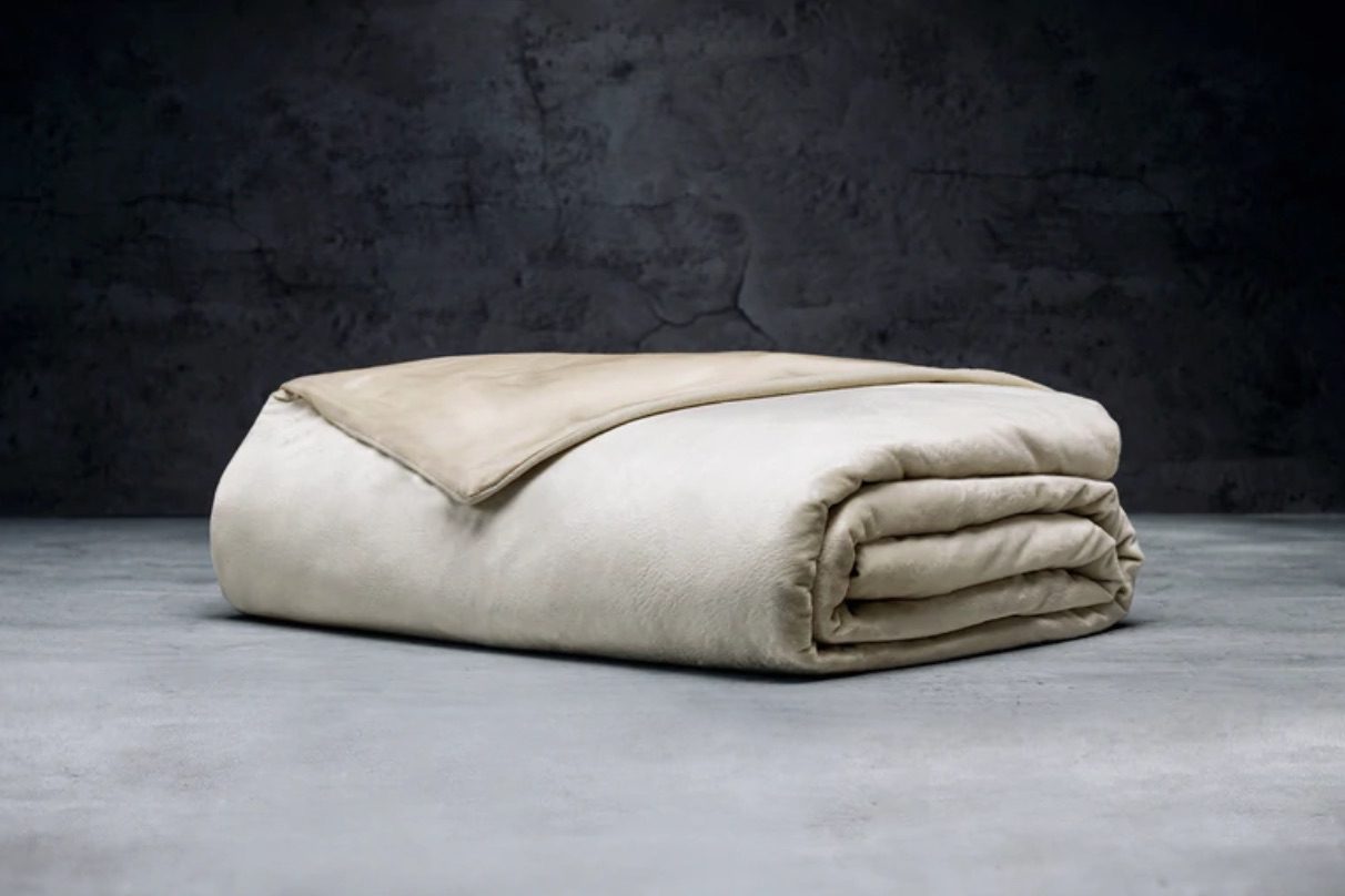 Product page photo of the Luxome Cooling Weighted Blanket