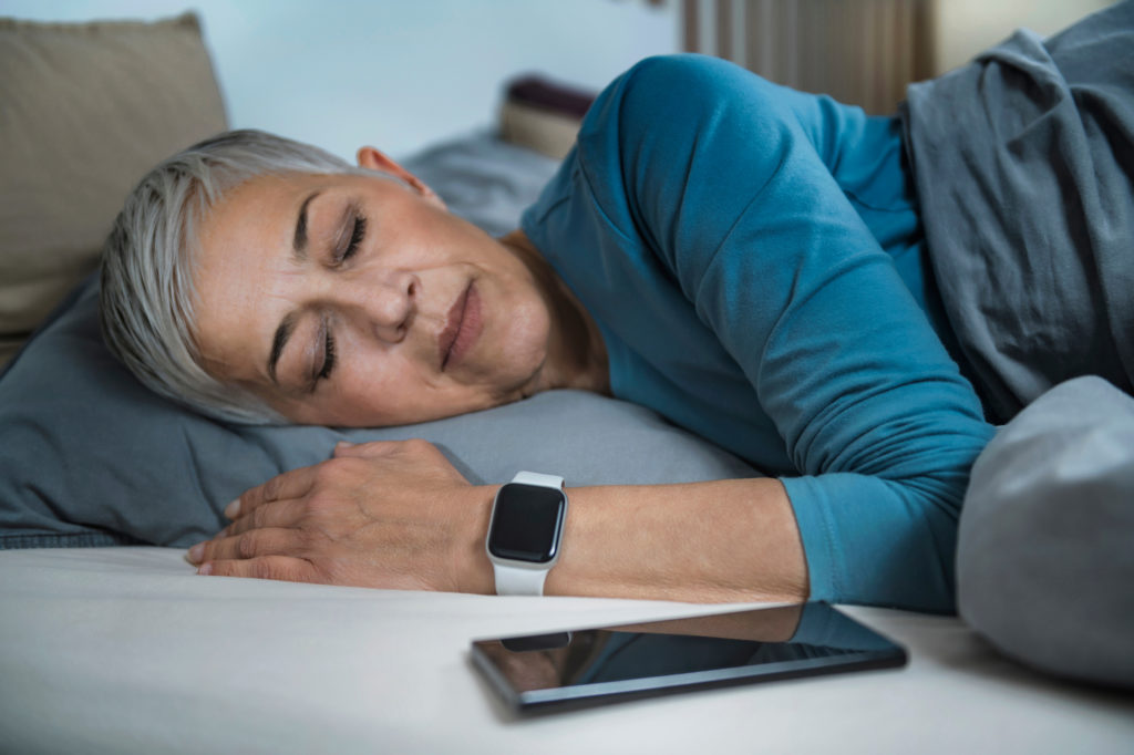 A woman sleep with sleep technology